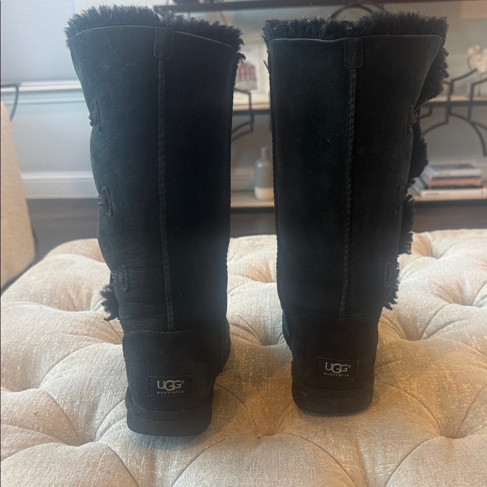 Ugg Women’s 8 Black Suede Button-Accent Boots - Picture 3 of 4